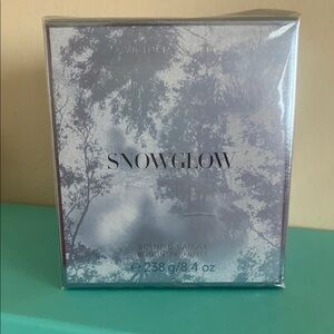 Victoria secret snowglow candle new in box valentine giftable